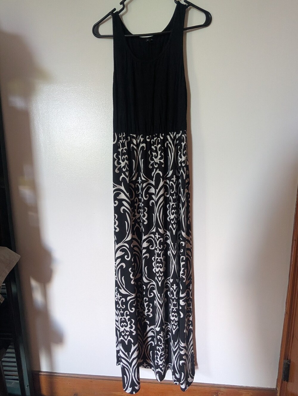 Black and White Sleeveless Patterned Maxi Dress